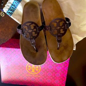 ToryBurch Miller Cloud - Wine 8 excellent condition